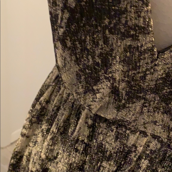 Gorgeous gold and black maxi dress with sexy back - Picture 3 of 8